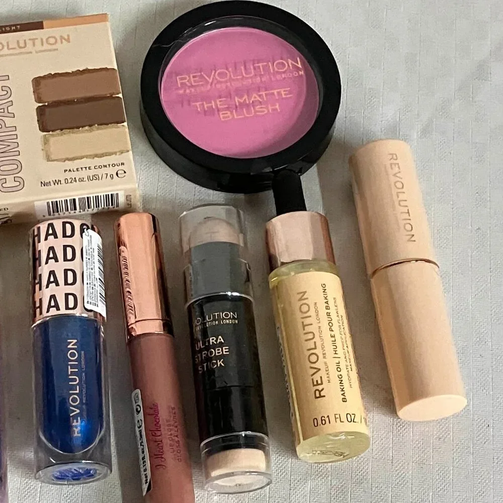 Revolution Makeup Lot Of 10 Lip Kits Concealers Contour Blush Highlighter & More